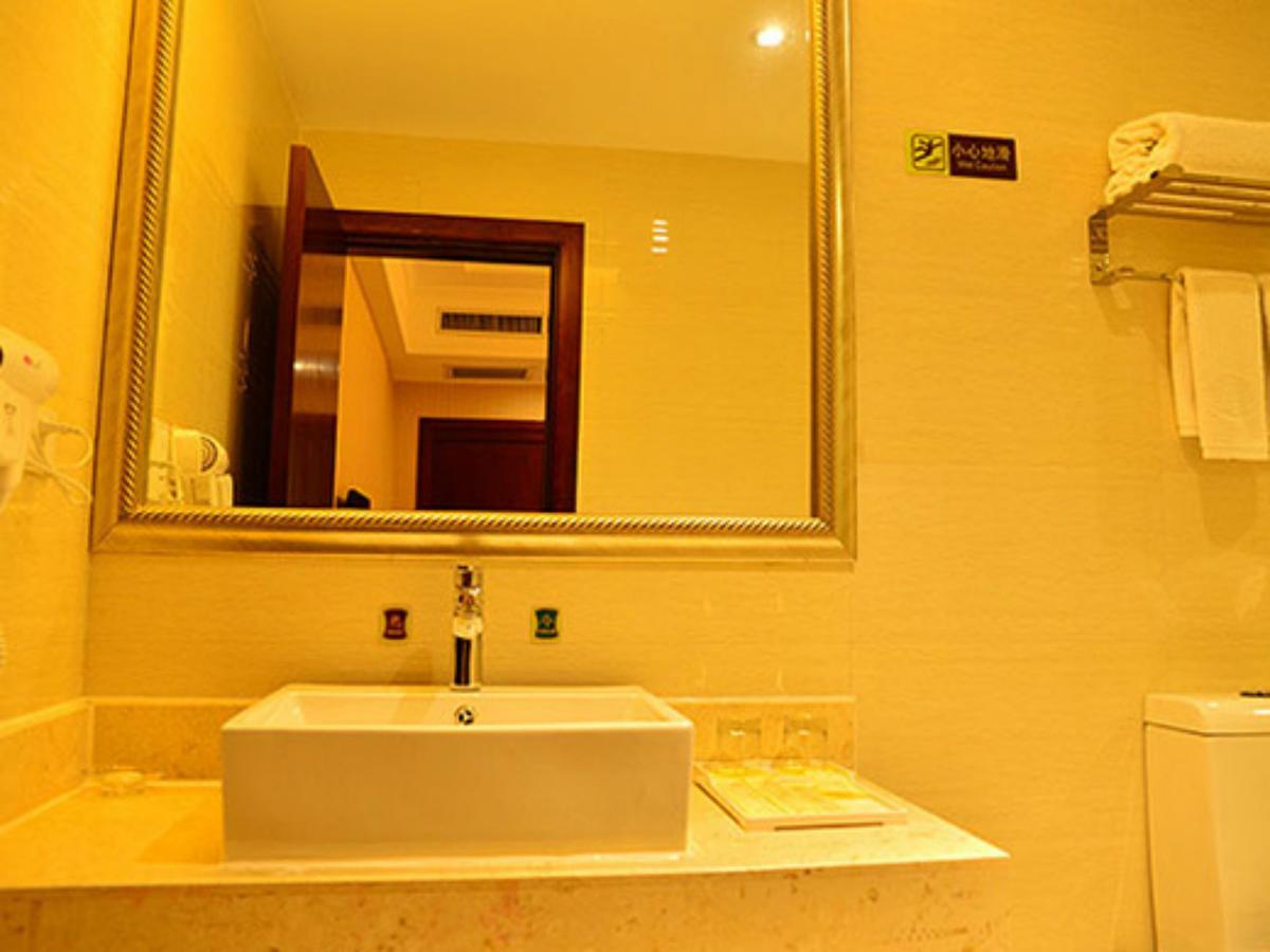 Vienna Classic Hotel Guangdong Yangxi Moon Bay Екстер'єр фото